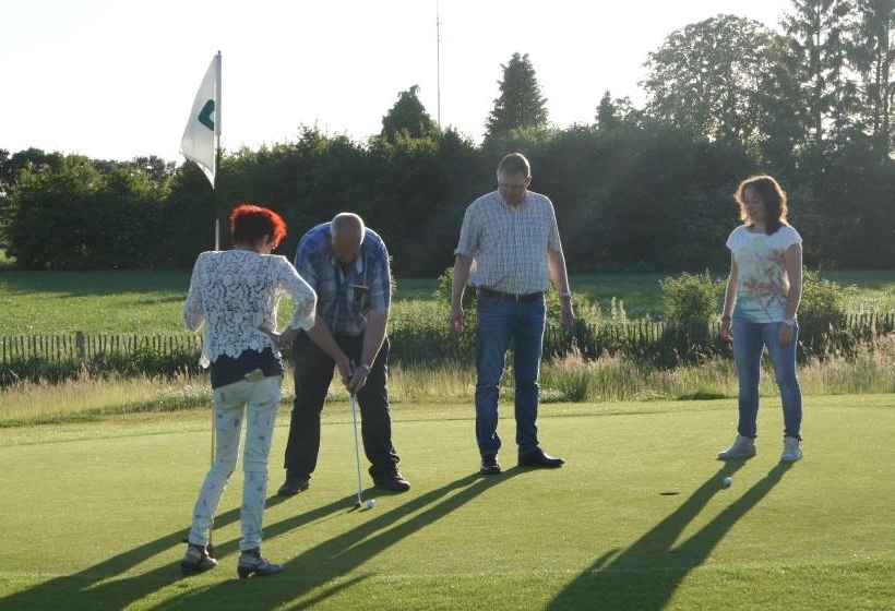 pitch and putt golf